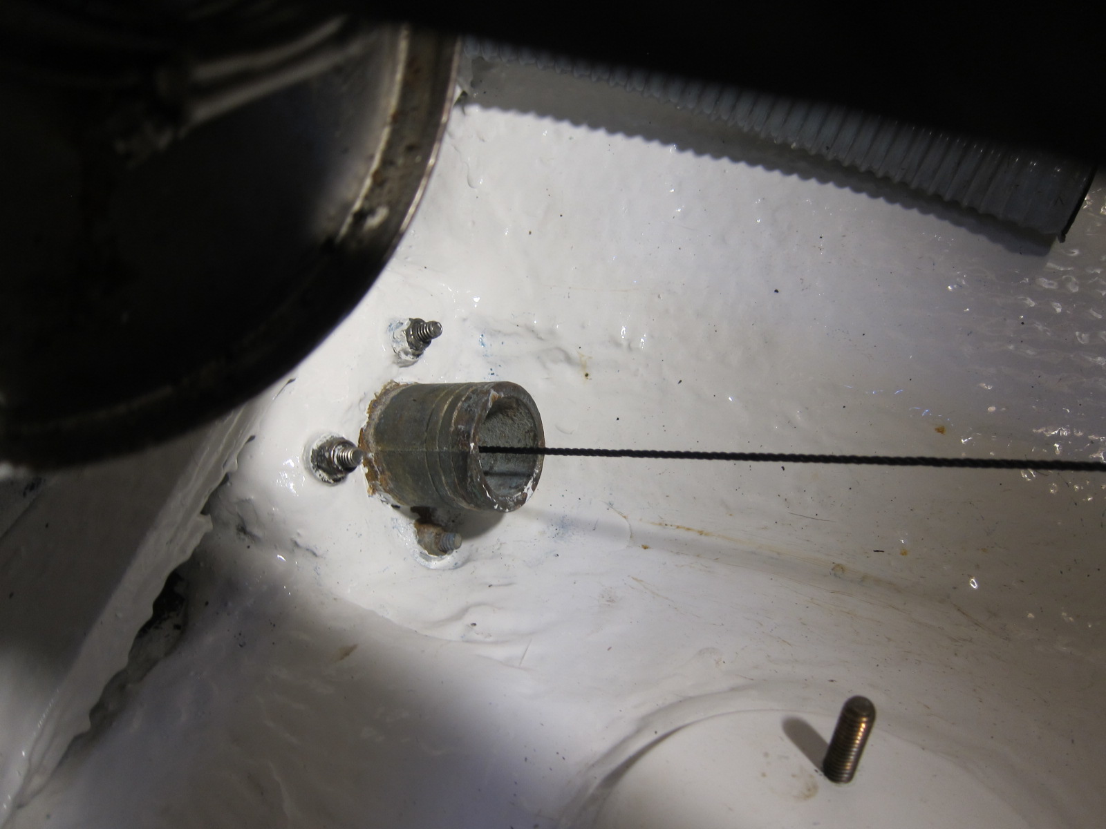 The string exiting the boat through the stearn tube.